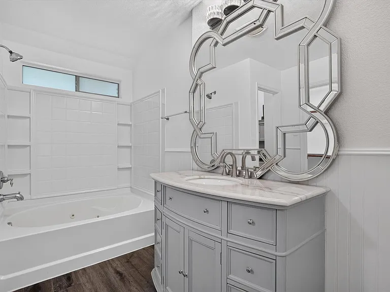 9324 Warren Dr — Photo 12