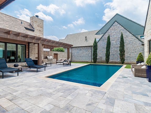 5th image of 341 Devon Dr