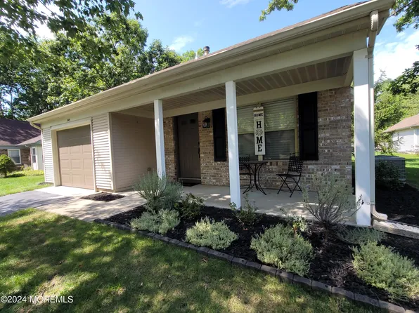 545 Petunia Lane N, Whiting, NJ 08759