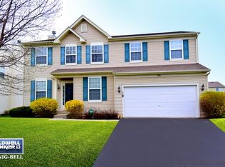 101 Augusta Dr, Gilberts, IL 60136