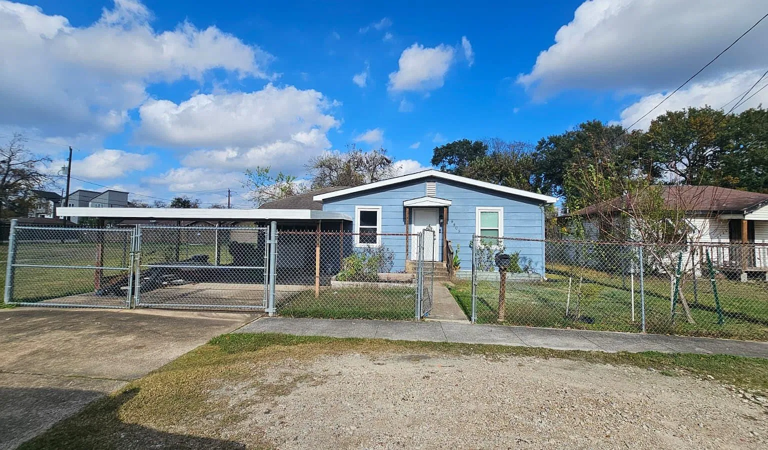 3 bed, 1.0 bath, 1178 sqft, $1,700 — Photo 1