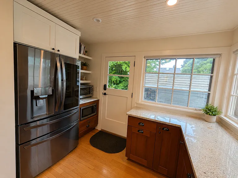 6223 Greenwood Ave N — Photo 4