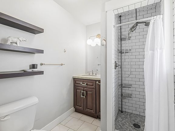 3rd image of 1795 E Gundersen Ln