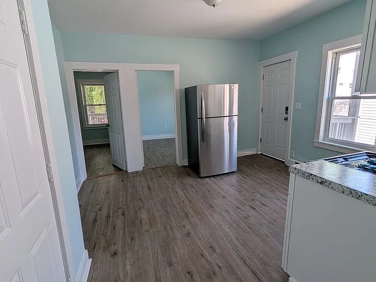 467 Water St #2R — Photo 2