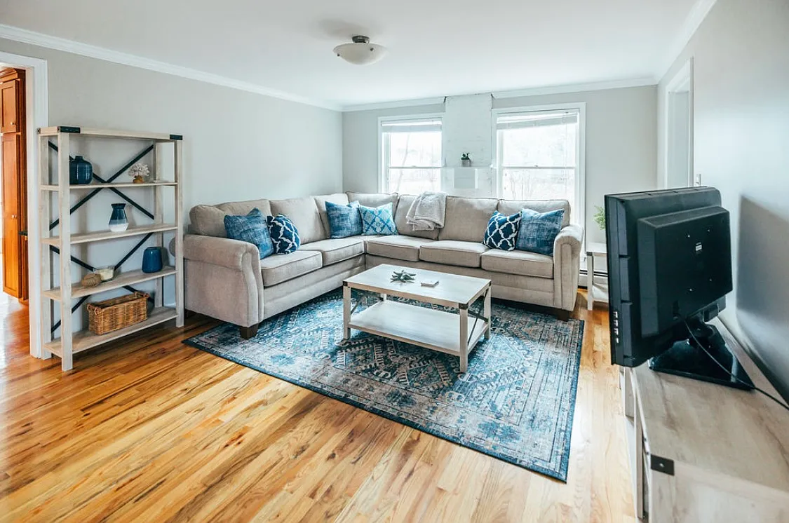 4 bed, 2115 sqft, $3,250 — Photo 1
