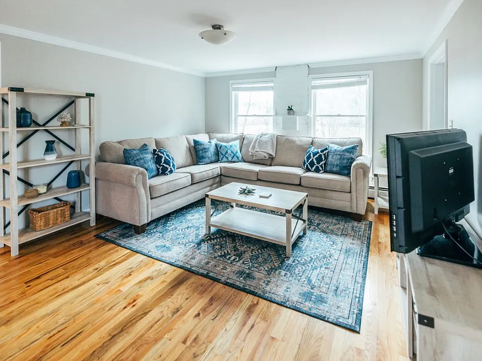 8 Little River Rd
