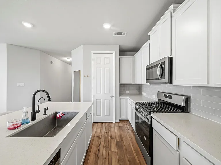 2420 Solaris Bend Dr — Photo 6