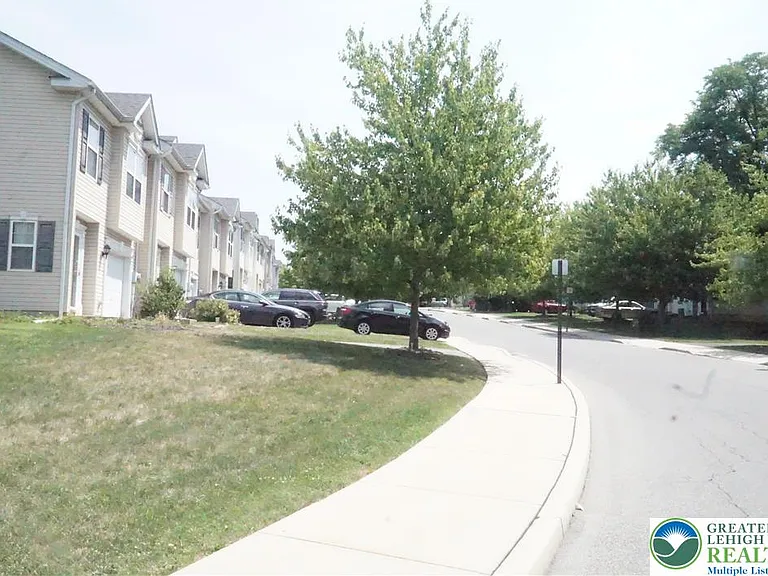 737 Trout Creek Ln — Photo 44