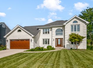 8221 Pine Bluff Ct, Darien, IL 60561