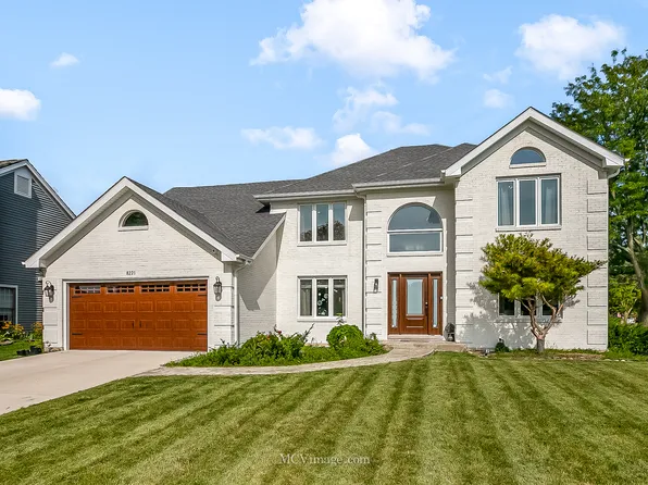 8221 Pine Bluff Ct, Darien, IL 60561