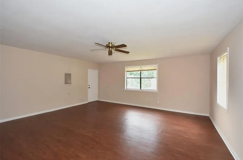 3 bed, 2268 sqft, $1,995 — Photo 4