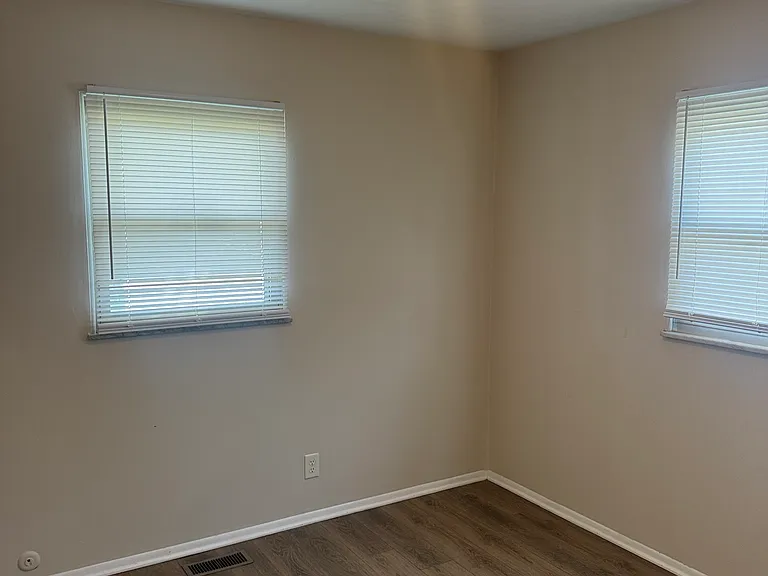3268 N Wellington Ave — Photo 7