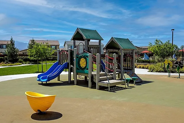 1460 Hummingbird Way — Photo 17