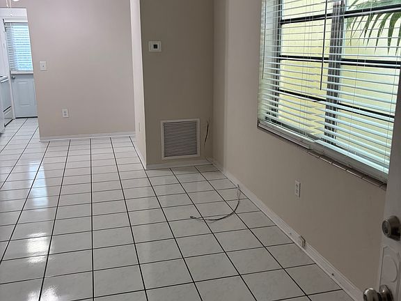 4th image of 233 Phoenetia Ave APT 4