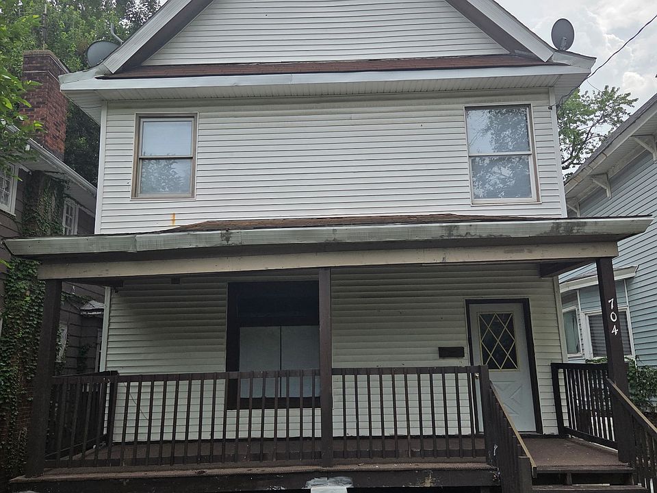 1st image of 704 E Lasalle St