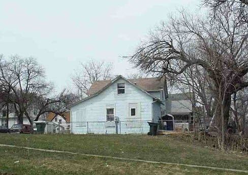 2nd image of 205 W 2nd St