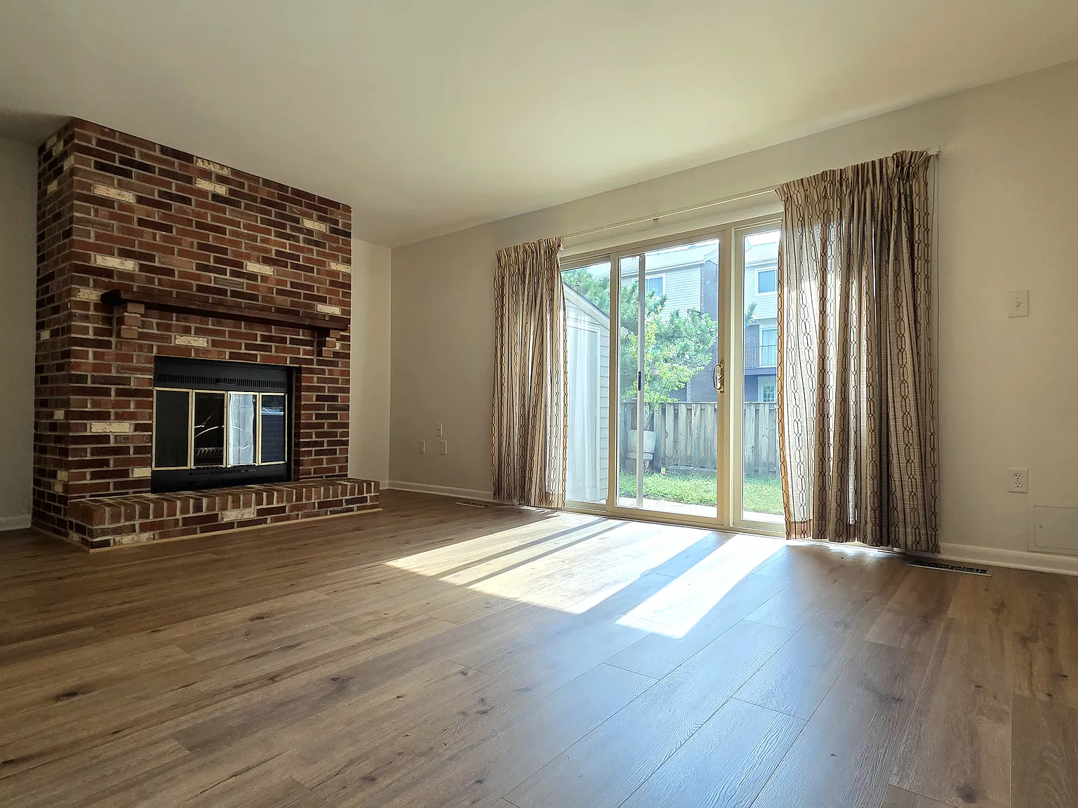 3 bed, 1460 sqft, $2,900 — Photo 3