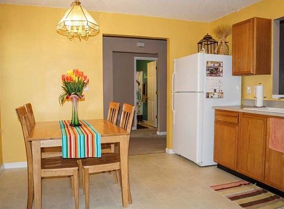 4th image of 9722 Centennial Ct
