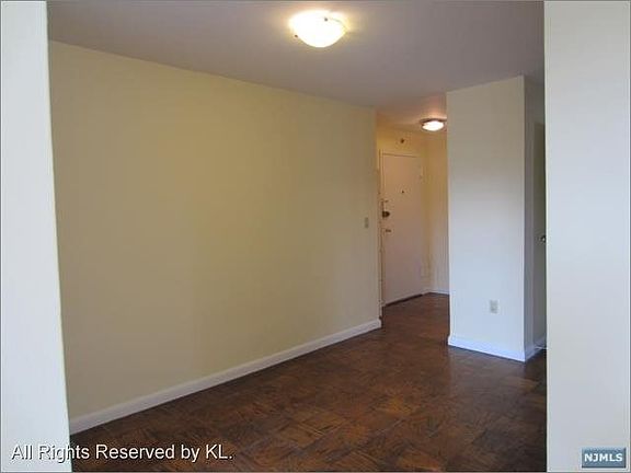 4th image of 1 Wall St APT 1B