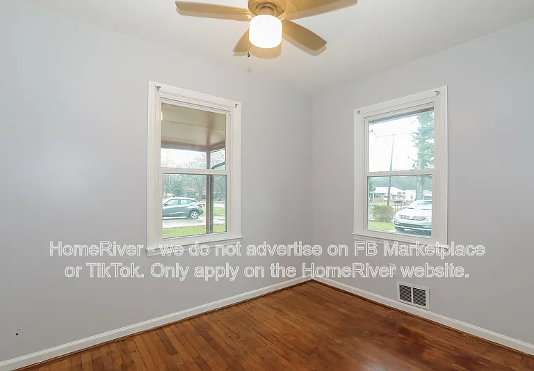 309 E Meadow Dr — Photo 4