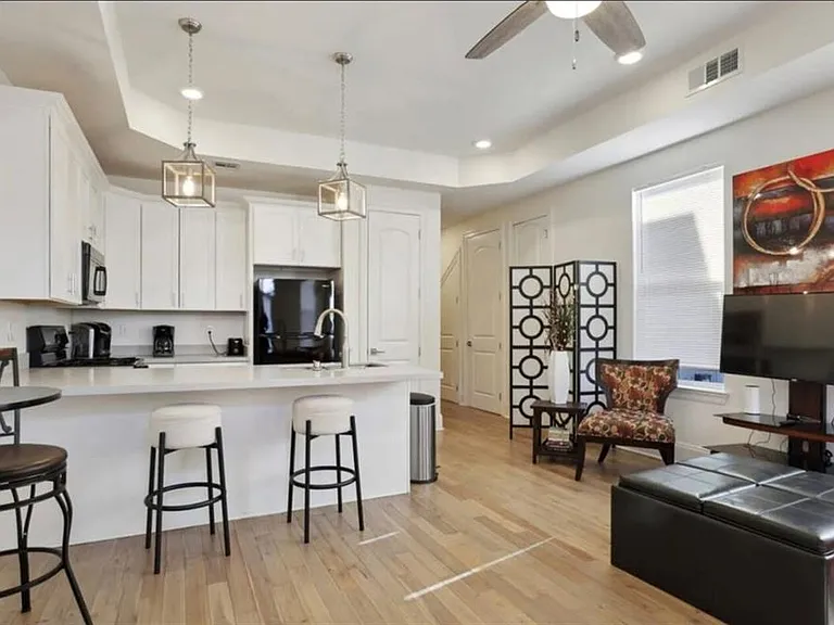 1809 New Orleans St — Photo 2