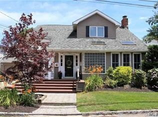 855 Linstead Ln, Bellmore, NY 11710