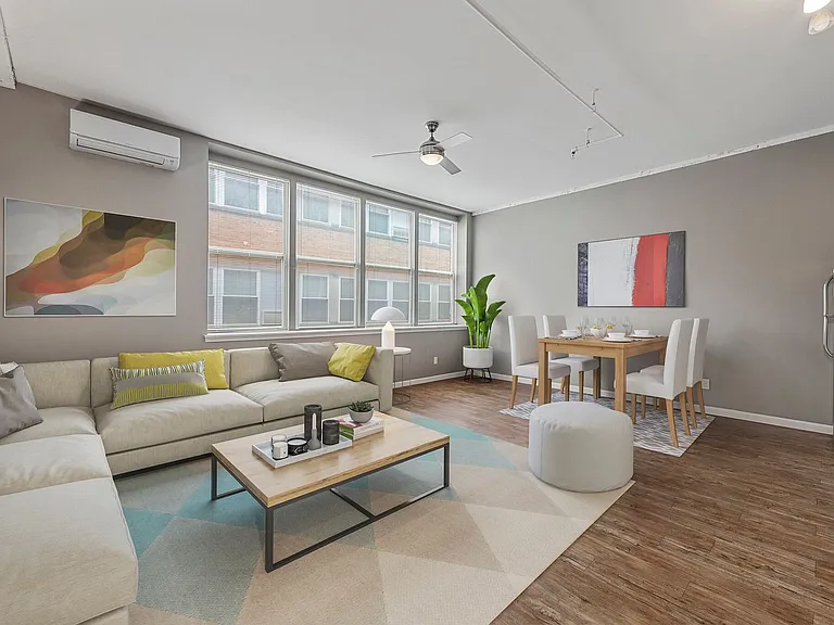 4242 Lindell — Photo 22