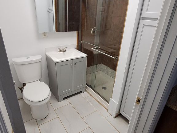 3rd image of 3405 S Ashland Ave #1F