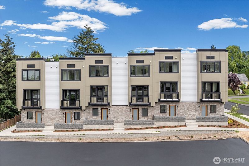 4th image of 530 13th Avenue SE #106