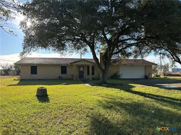 1639 Old Highway Rd, Inez, TX 77968