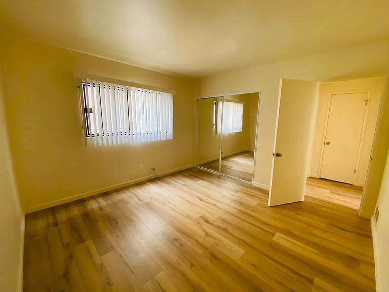 1238 N Kenmore Ave — Photo 7