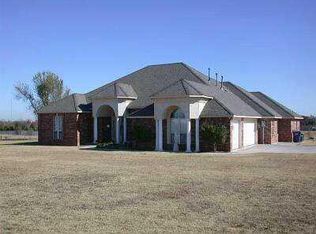 106 Whispering Pines Dr, Tuttle, OK 73089