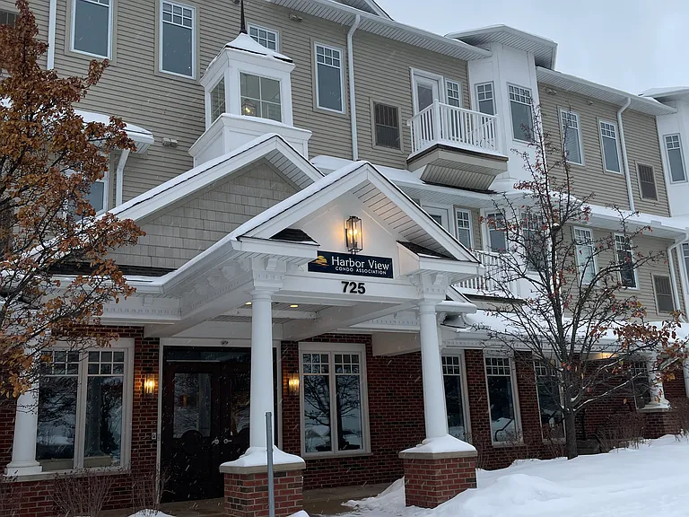 Main entrance to Harbor View Condominiums.