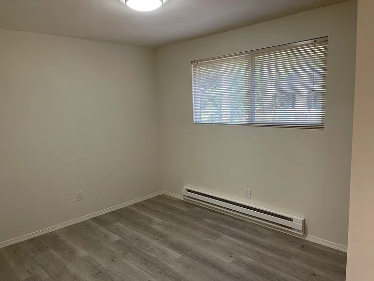 9435 Avondale Rd NE — Photo 9