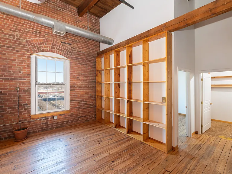 Tilsner Artist Lofts — Photo 5