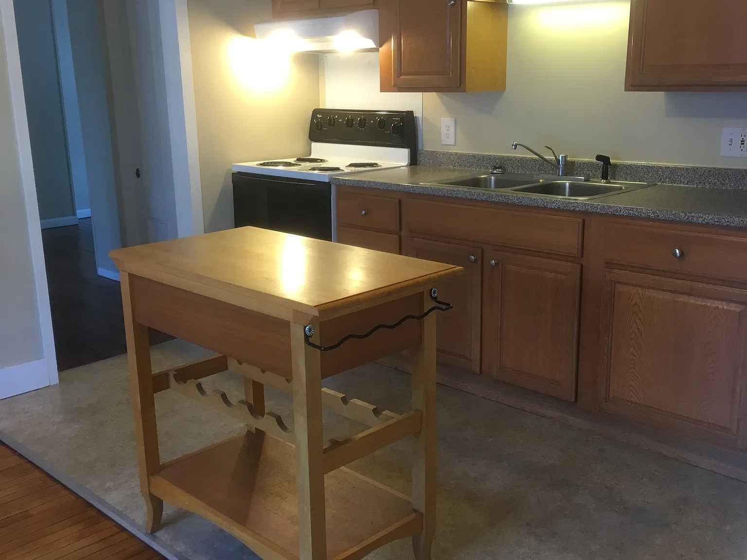 1 bed, 600 sqft, $1,600 — Photo 3