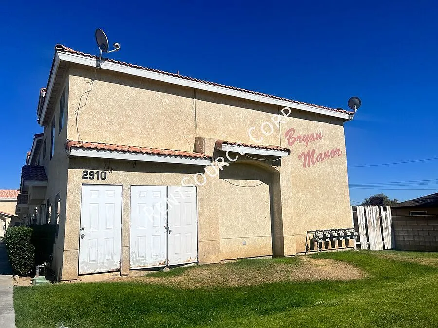 2 Bedrooms/1 Bathroom Upstairs Condo for Rent in Rosamond in Kern County — Photo 2