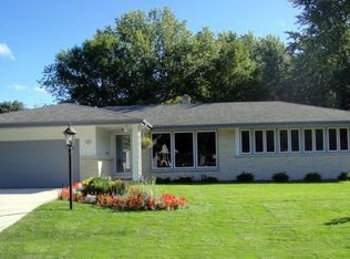 5433 Lakeview Dr, Greendale, WI 53129