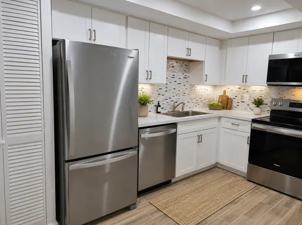 1051 79th Ave N APT 107, Saint Petersburg, FL 33702