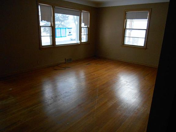 5th image of 253 15th Ave S
