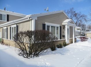 1427 Quaker Ln, Prospect Heights, IL 60070