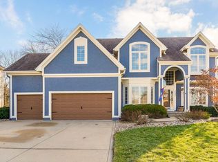 2509 SW Winterbond Cir, Lees Summit, MO 64081