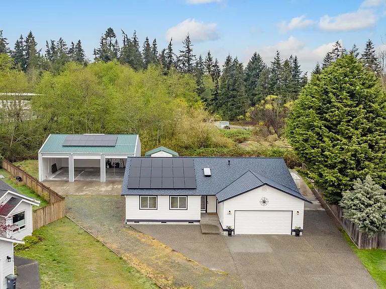 1211 Lotus Ln — Photo 2