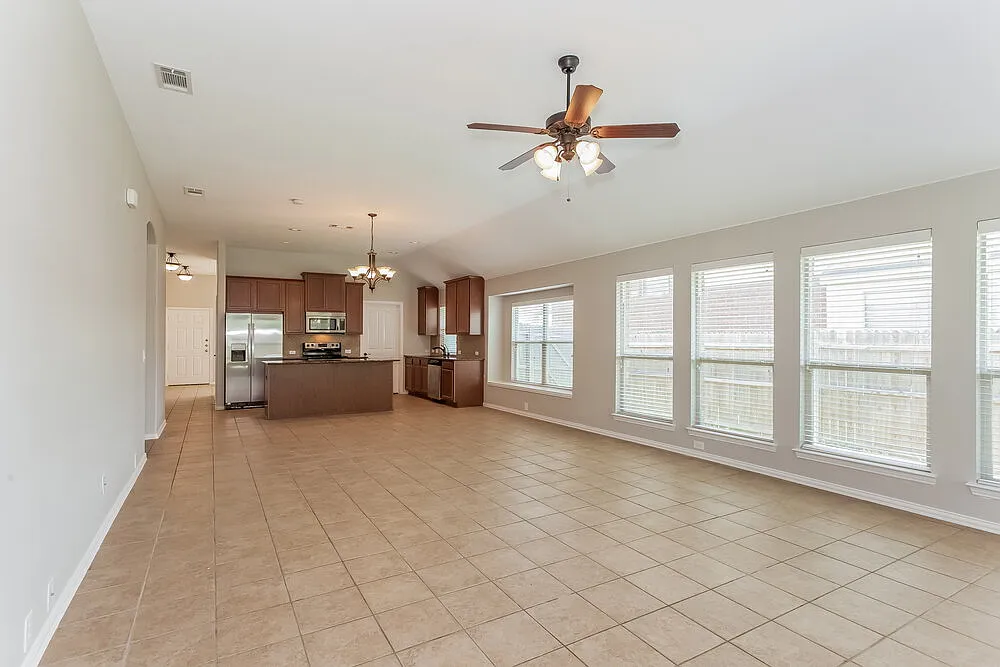 4 bed, 2.0 bath, 2036 sqft, $3,350 — Photo 2