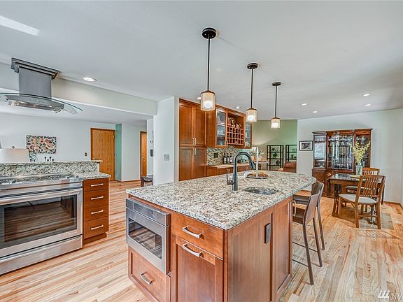 2nd image of 11719 Meridian Pl SE