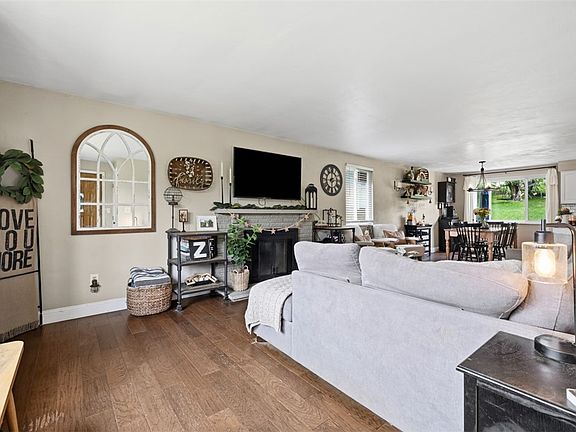 3rd image of 837 Pallas Dr