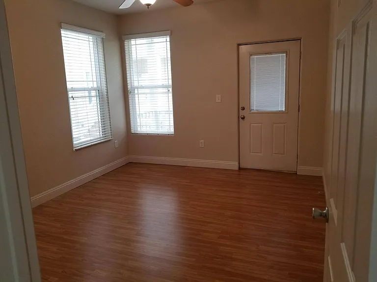1804 G St — Photo 6