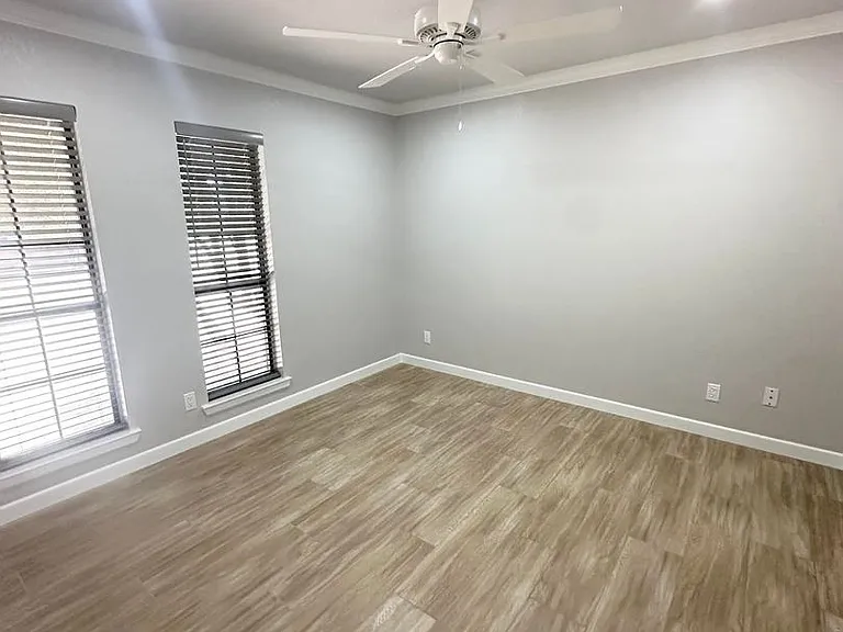 2302 Wydewood Dr — Photo 8