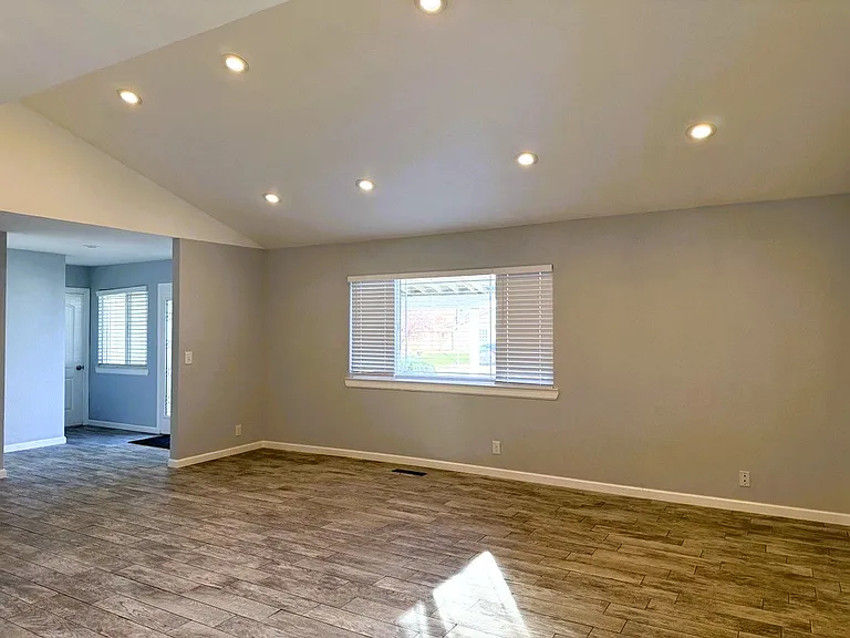 5485 Mesa Rd — Photo 4