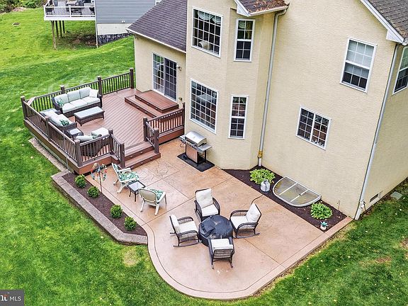 5th image of 304 Carolee Cir